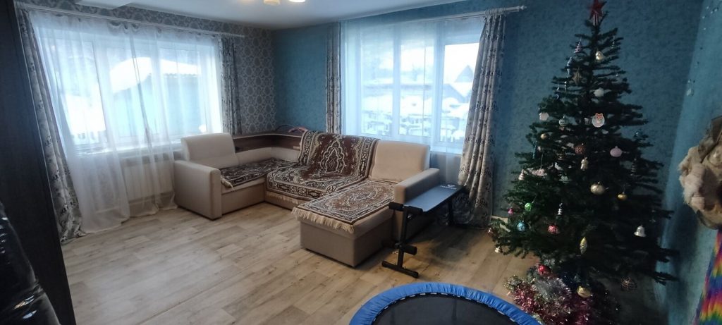 Продам дом, 6 комнат, 204 м², этажей: 2, участок: 6 соток в собственности