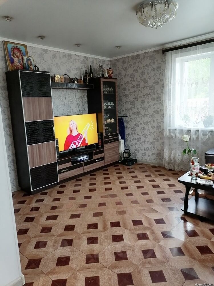 Продам дом, 6 комнат, 140 м², этажей: 2, участок: 6 соток в собственности