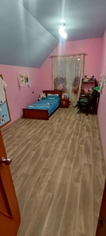 Продам дом, 6 комнат, 204 м², этажей: 2, участок: 6 соток в собственности