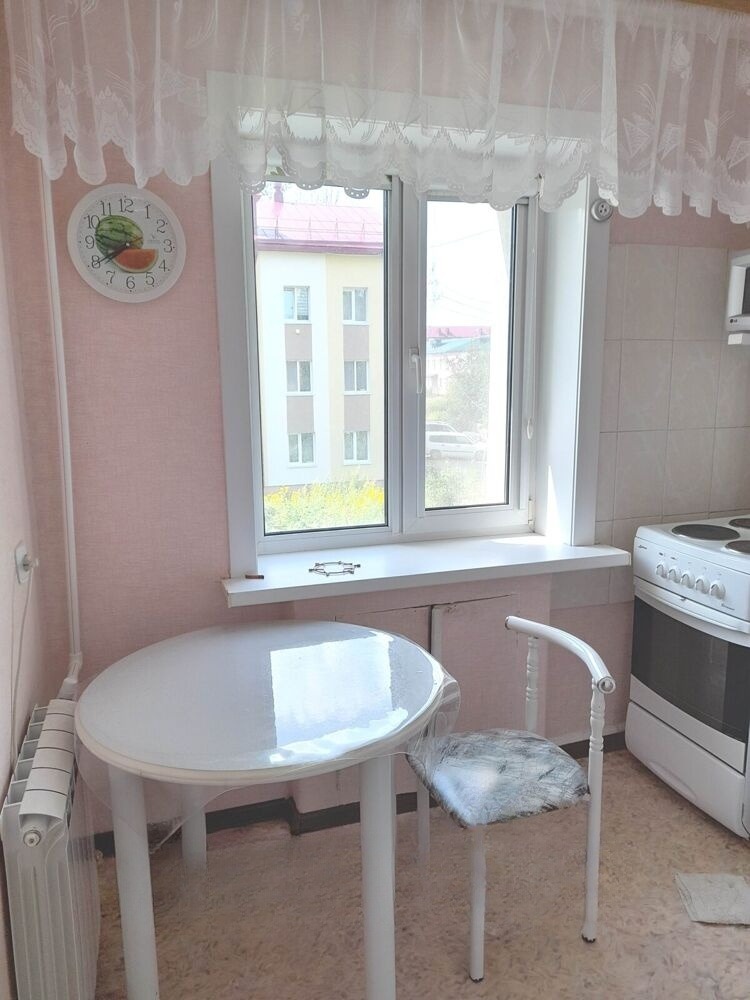 Сдам квартиру, 3 комнаты, хрущевка, 54 м², этаж: 2/3