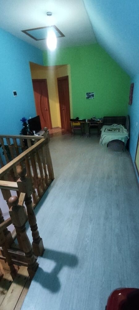Продам дом, 6 комнат, 204 м², этажей: 2, участок: 6 соток в собственности