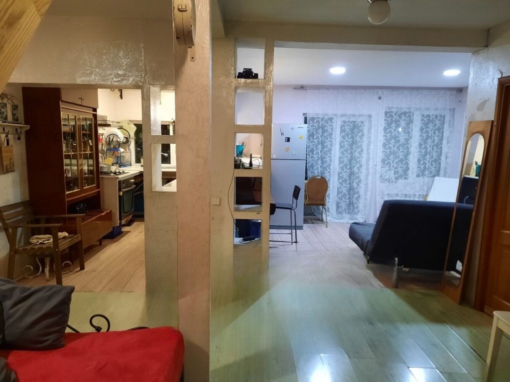 Продам дом, 7 комнат, 160 м², этажей: 2, участок: 15,3 сотки в собственности