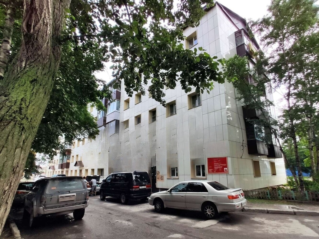 Продам квартиру, 3 комнаты, брежневка, 57 м², этаж: 2/5