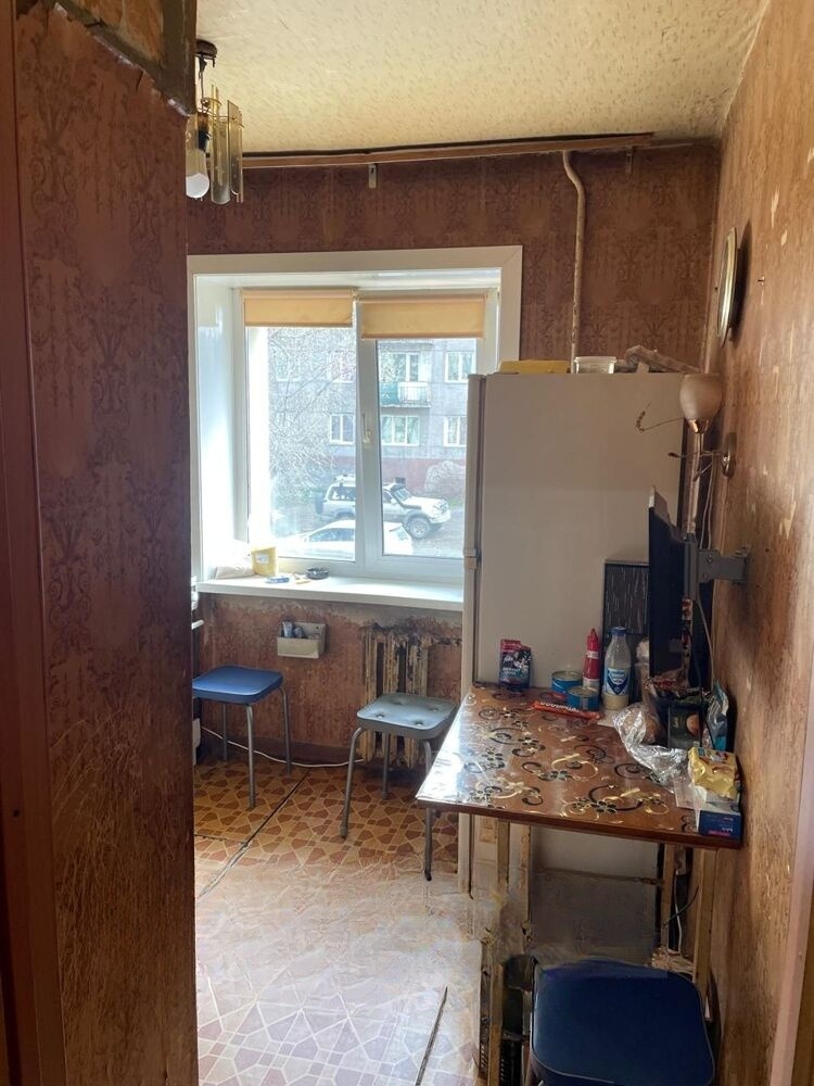 Продам квартиру, 3 комнаты, брежневка, 57 м², этаж: 2/5