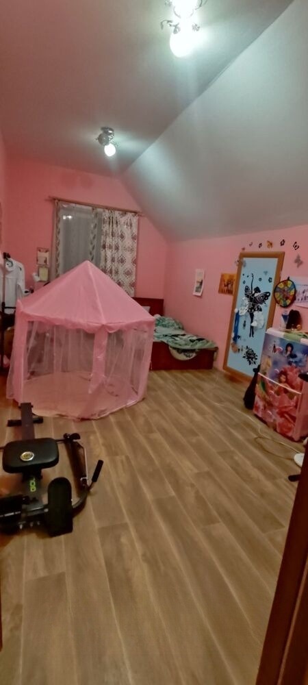 Продам дом, 6 комнат, 204 м², этажей: 2, участок: 6 соток в собственности