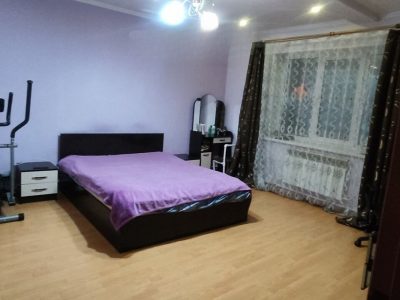 Продам дом, 6 комнат, 204 м², этажей: 2, участок: 6 соток в собственности
