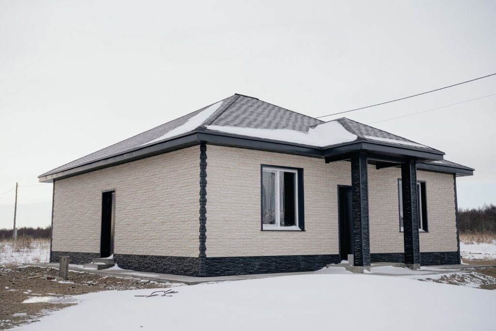 Продам дом, 3 комнаты, 103 м², этажей: 1, участок: 6 соток в собственности