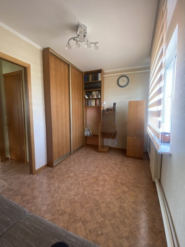 Продам дом, 4 комнаты, 190 м², этажей: 3, участок: 7,3 сотки в собственности