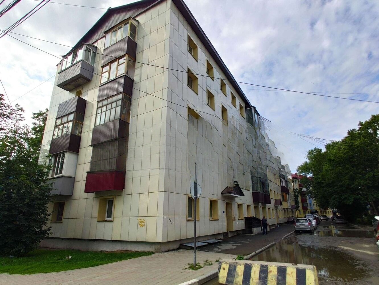 Продам квартиру, 3 комнаты, брежневка, 57 м², этаж: 2/5