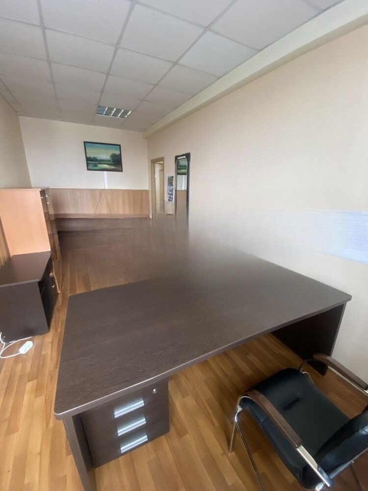 Продам офис, 110 м², этаж: 4/4