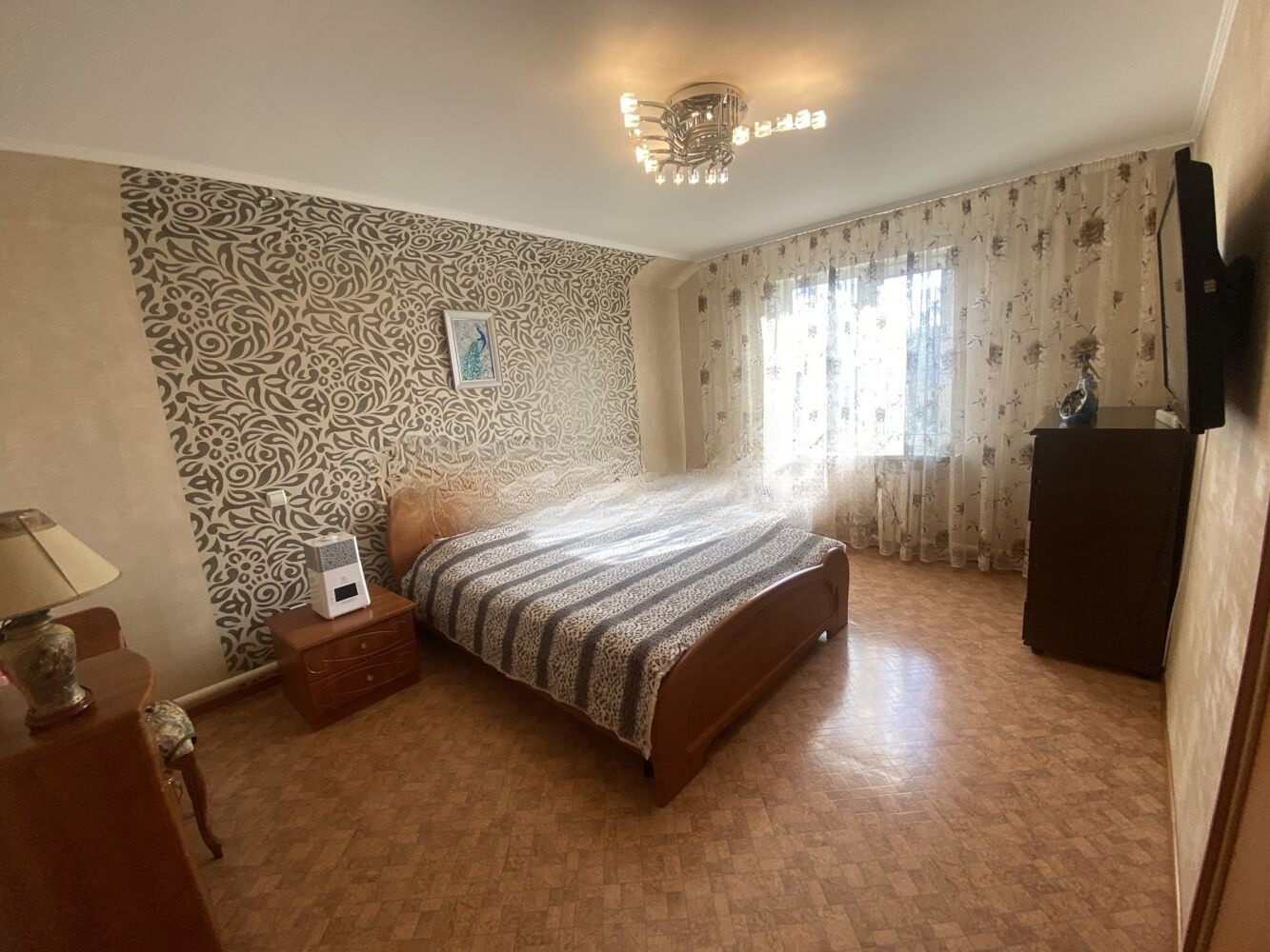 Продам дом, 4 комнаты, 190 м², этажей: 3, участок: 7,3 сотки в собственности