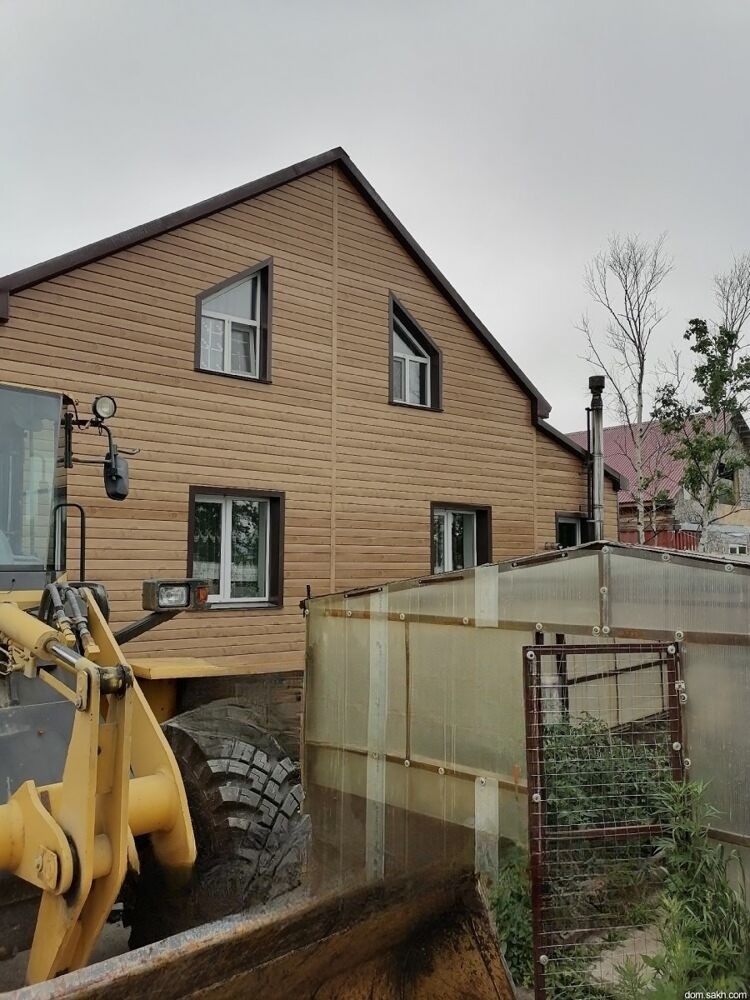 Продам дом, 6 комнат, 140 м², этажей: 2, участок: 6 соток в собственности