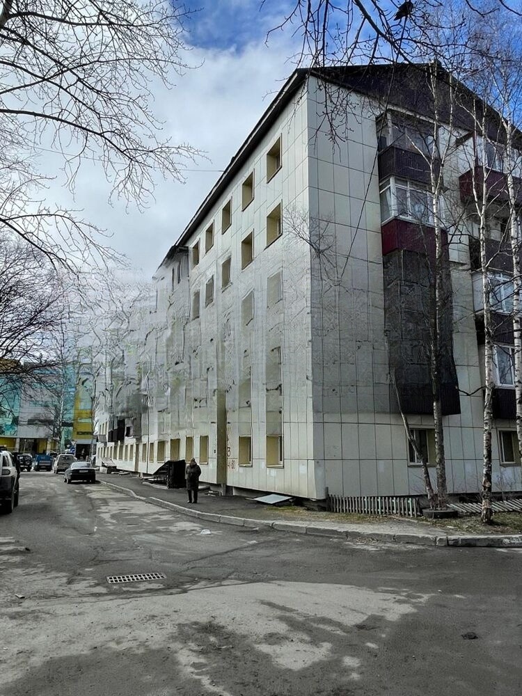 Продам квартиру, 3 комнаты, брежневка, 57 м², этаж: 2/5