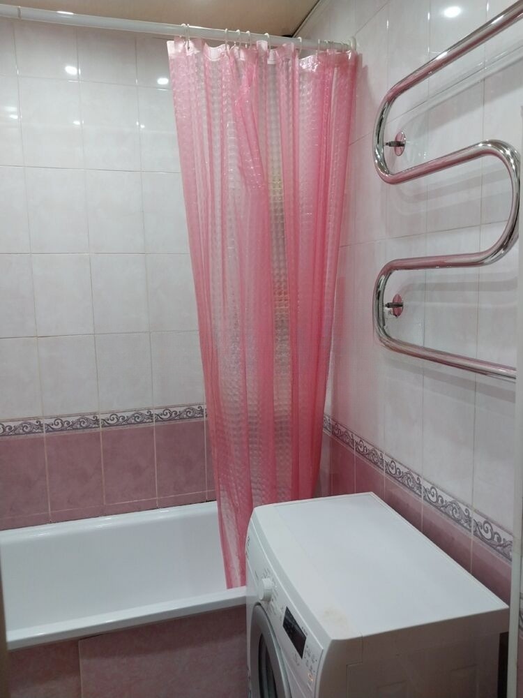 Сдам квартиру, 2 комнаты, 30 м², этаж: 1/2