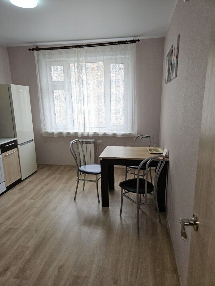 Сдам квартиру, 2 комнаты, 57 м², этаж: 4/10