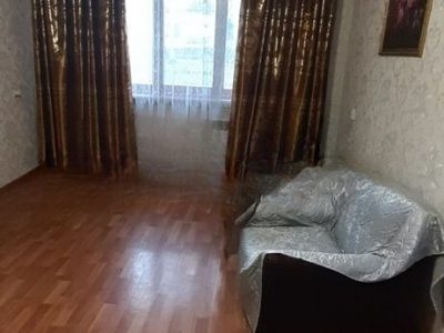 Сдам квартиру, 2 комнаты, брежневка, 46 м², этаж: 1/5