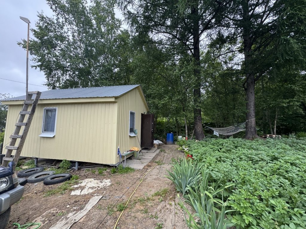 Участок с лесом