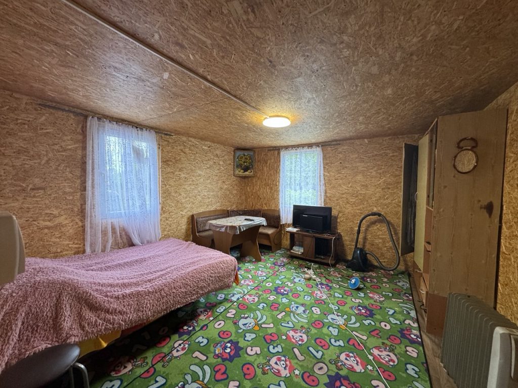 Участок с лесом